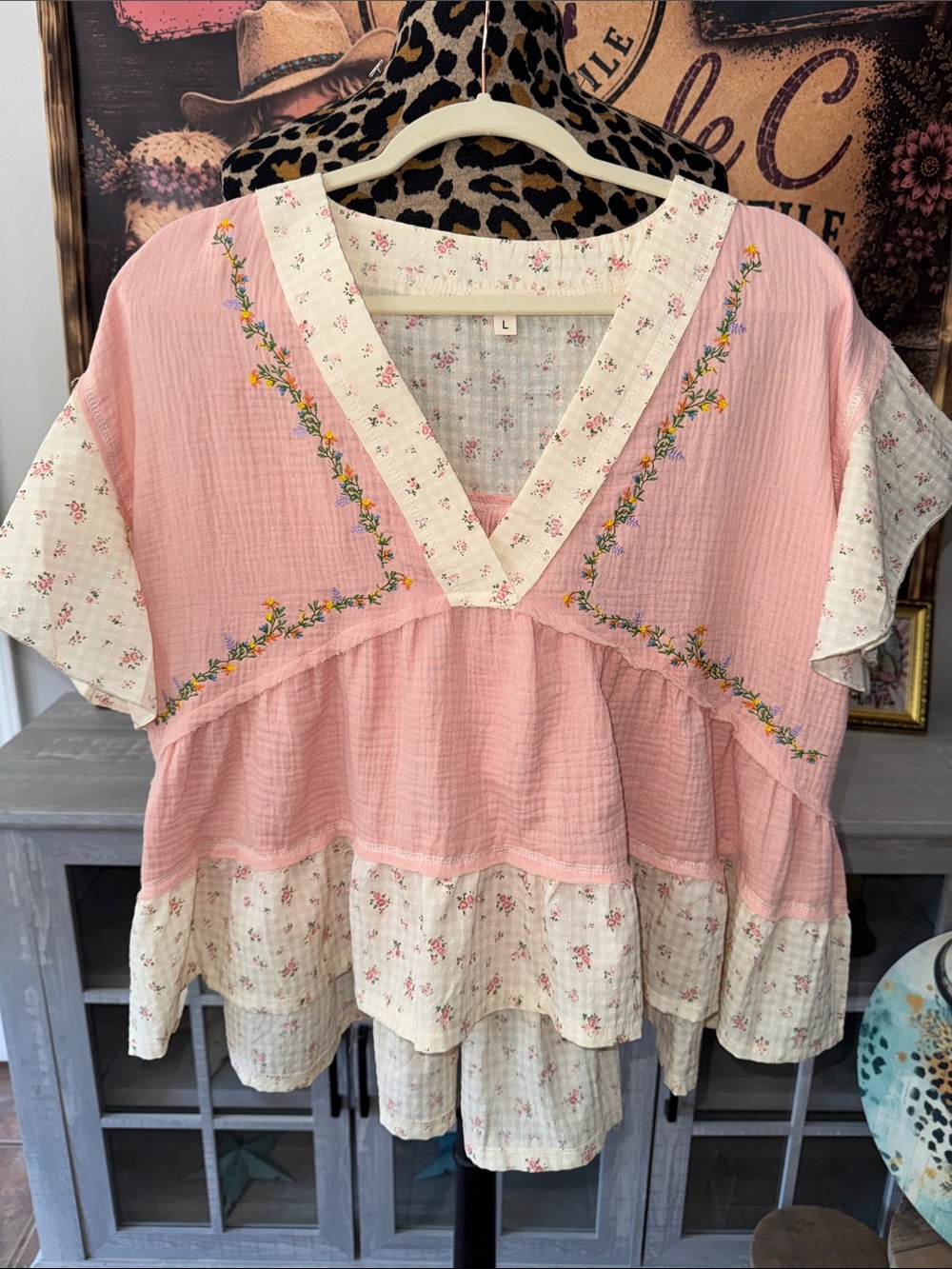 POL Women's Boho Peasant Top - Pink Floral Embroidered V-Neck Size Large